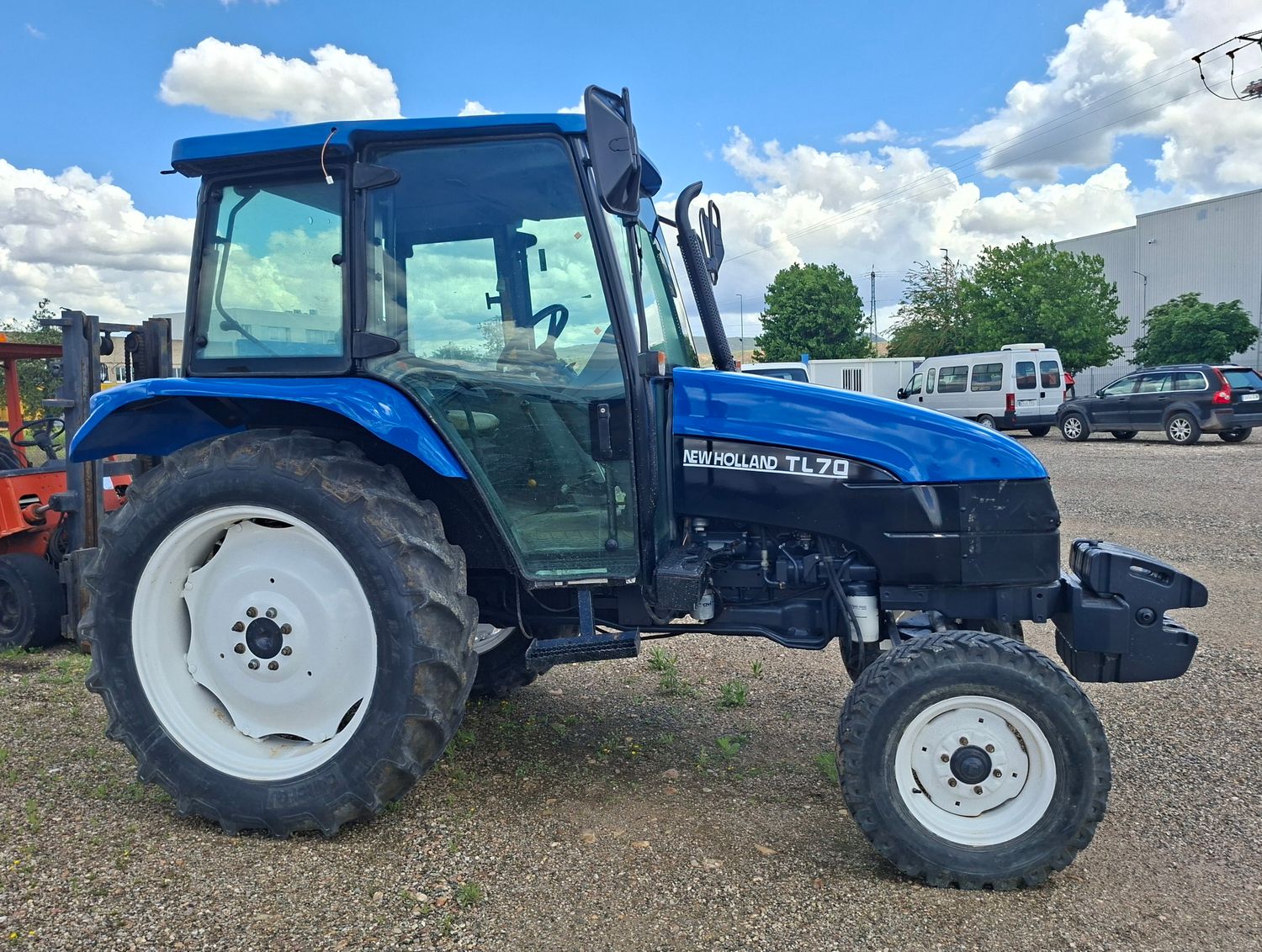 Tractor agricola NEW HOLLAND TL70