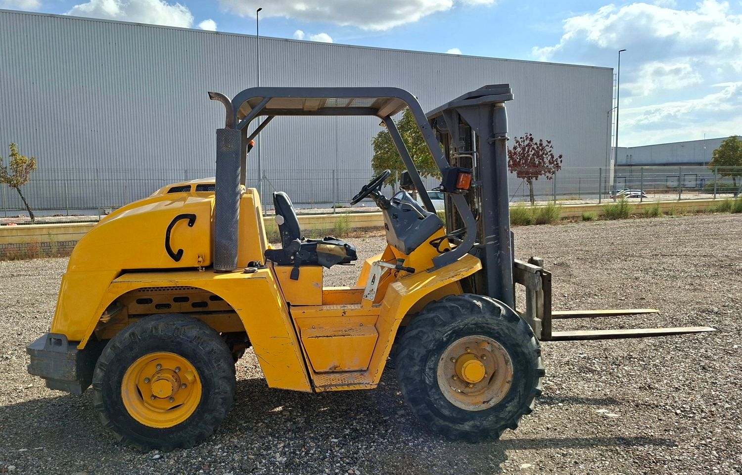 Carretilla elevadora  4x4  2.500 kg UROMAC DTH-2500