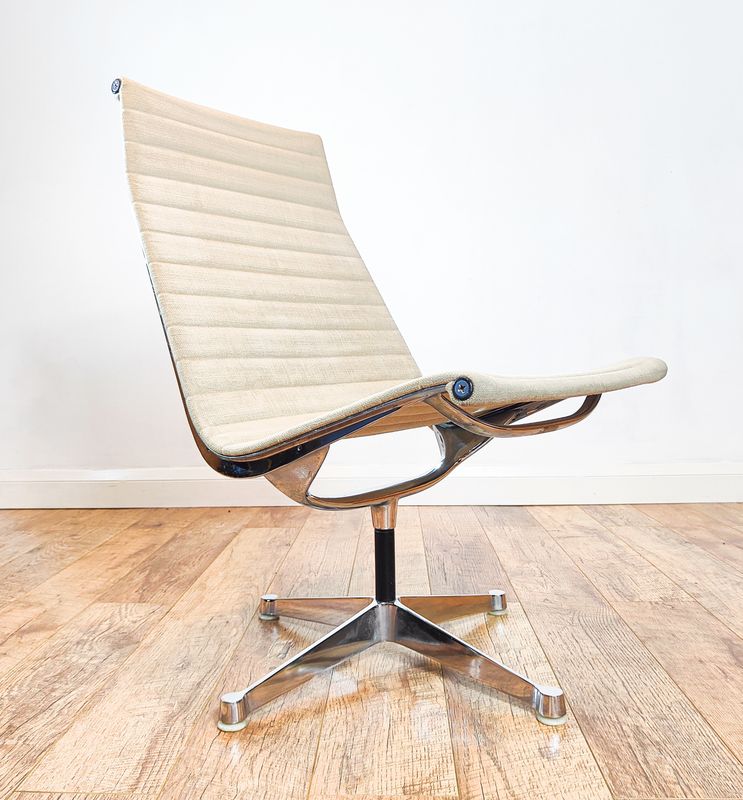 Eames Herman Miller EA110 Aluminium Group Lounge Chair