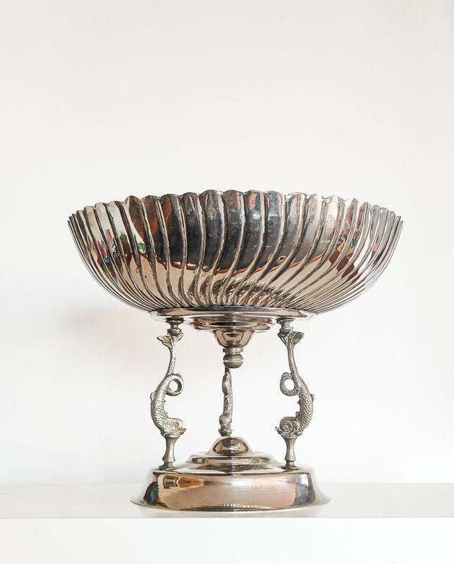 Antique Style Silver-Plated Footed Centerpiece Bowl – Triple Dolphin Pedestal Antique Style Silver-Plated Footed Centerpiece Bowl – Triple Dolphin Pedestal