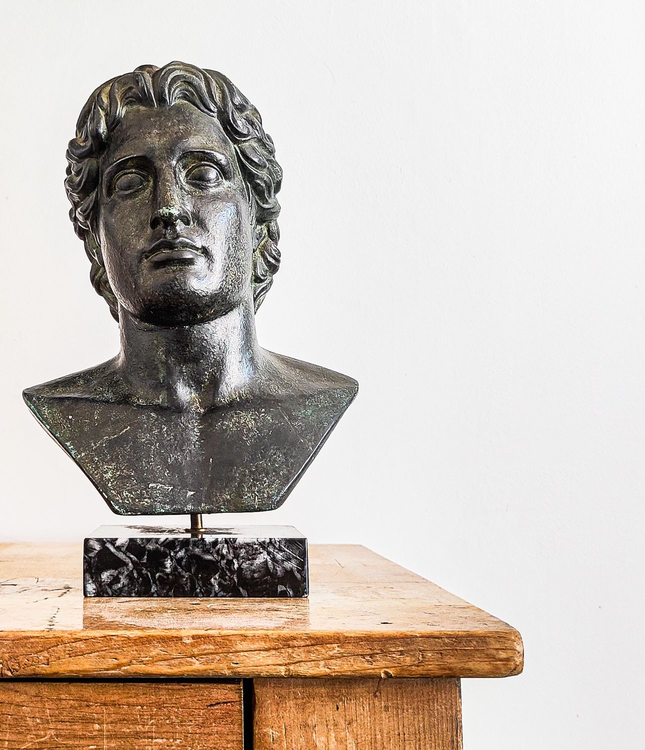 Alexander the Great Bronze-Effect Bust Sculpture Alexander the Great Bronze-Effect Bust Sculpture