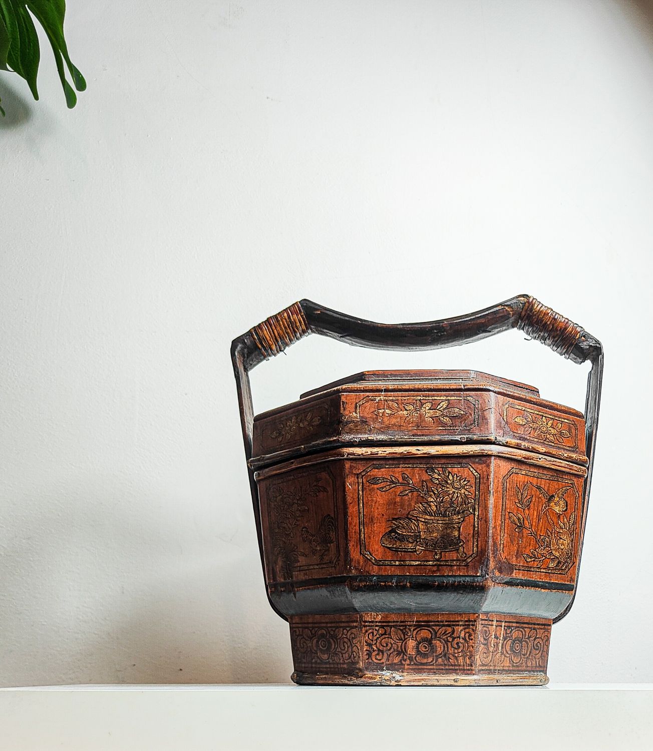 Small Antique Hand Painted Chinese Lacquer Wedding Basket Octagonal Carrying Box Small Antique Hand Painted Chinese Lacquer Wedding Basket Octagonal Carrying Box