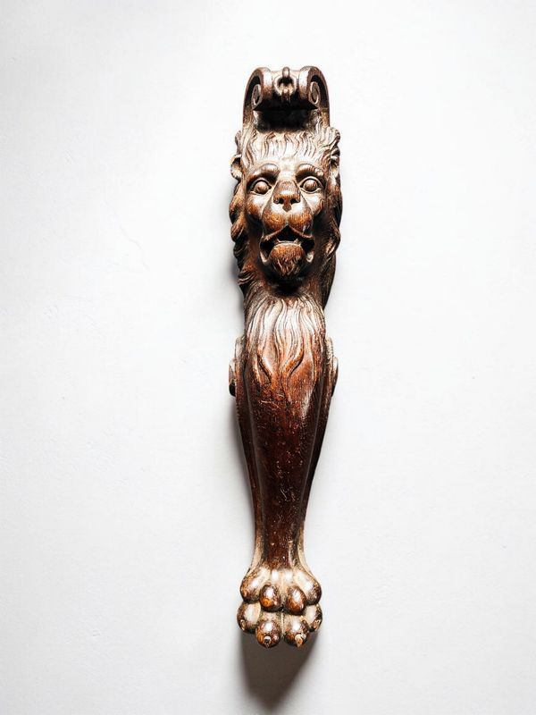 19th-Century Hand-Carved Oak Lion Mask Corbel & Leg Mount 19th-Century Hand-Carved Oak Lion Mask Corbel & Leg Mount