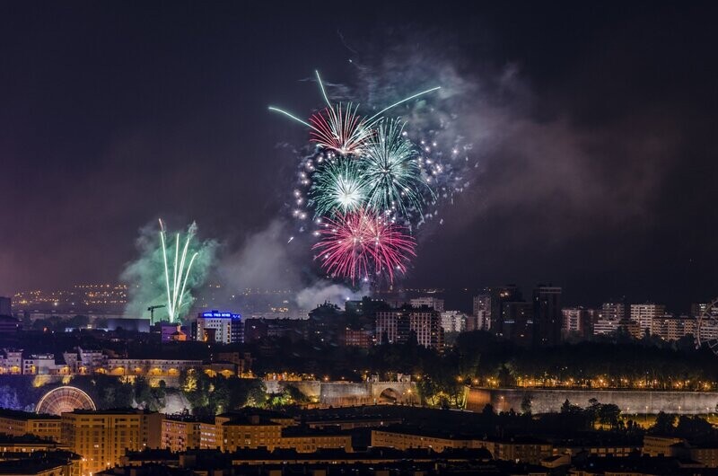 CASTILLLOS DE FUEGOS ARTIFICIALES CASTILLLOS DE FUEGOS ARTIFICIALES