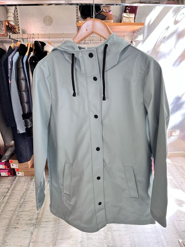 CHUBASQUERO AZUL PASTEL CHUBASQUERO AZUL PASTEL