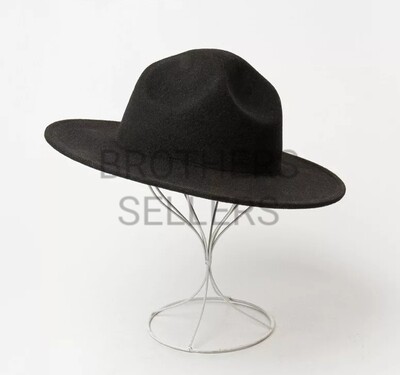 CHAPEAU A LARGE BORD NOIR