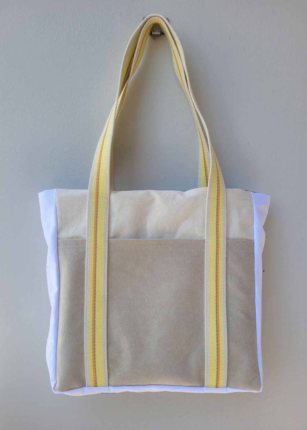 DAISY POCKET BOOK TOTE