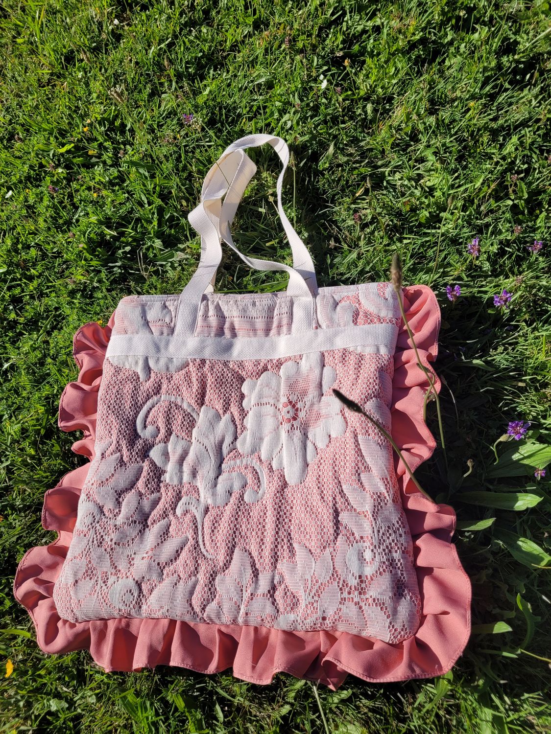 VINTAGE QUILTED OVERSIZED RUFFLE TOTE