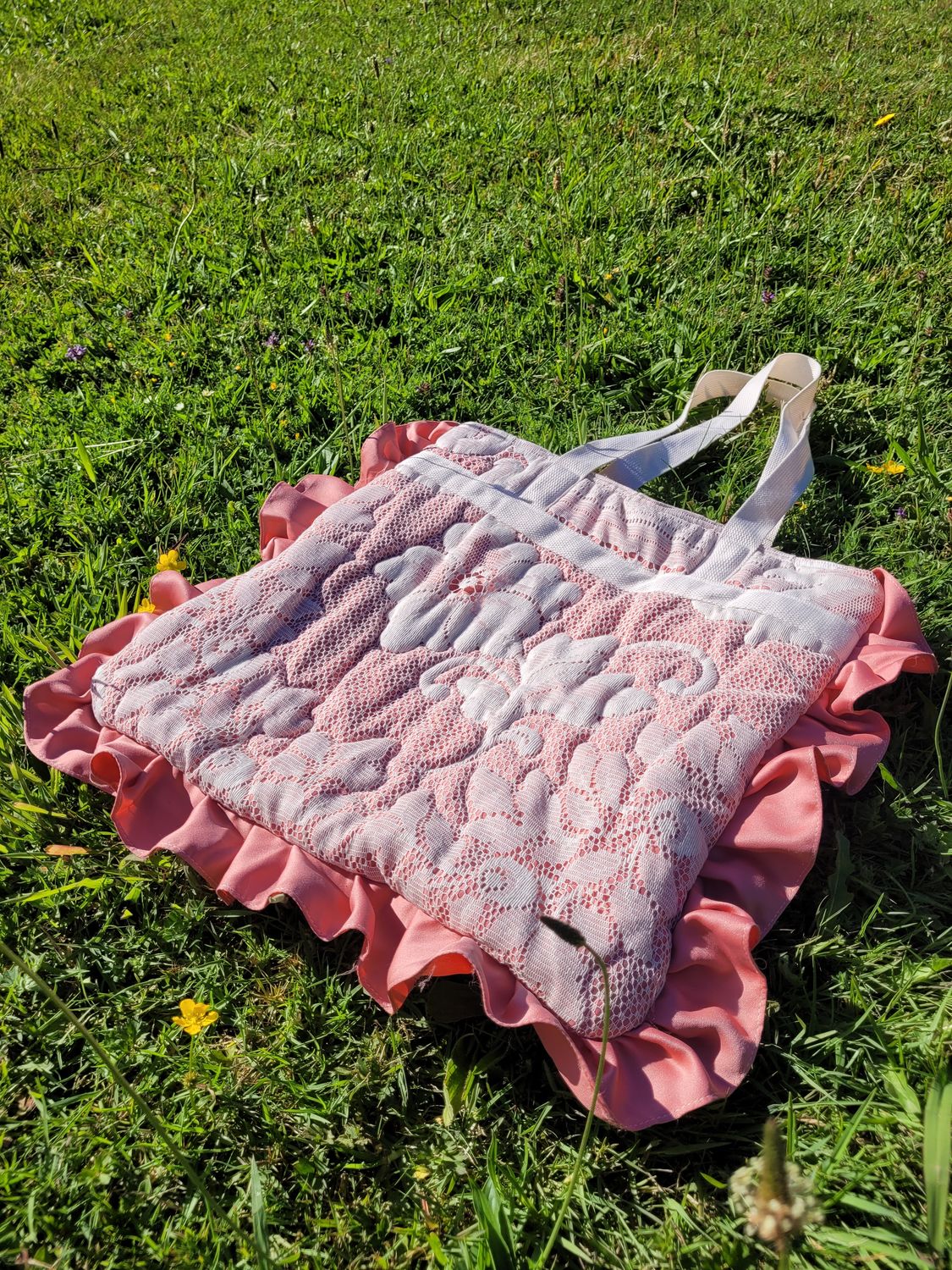 VINTAGE QUILTED OVERSIZED RUFFLE TOTE