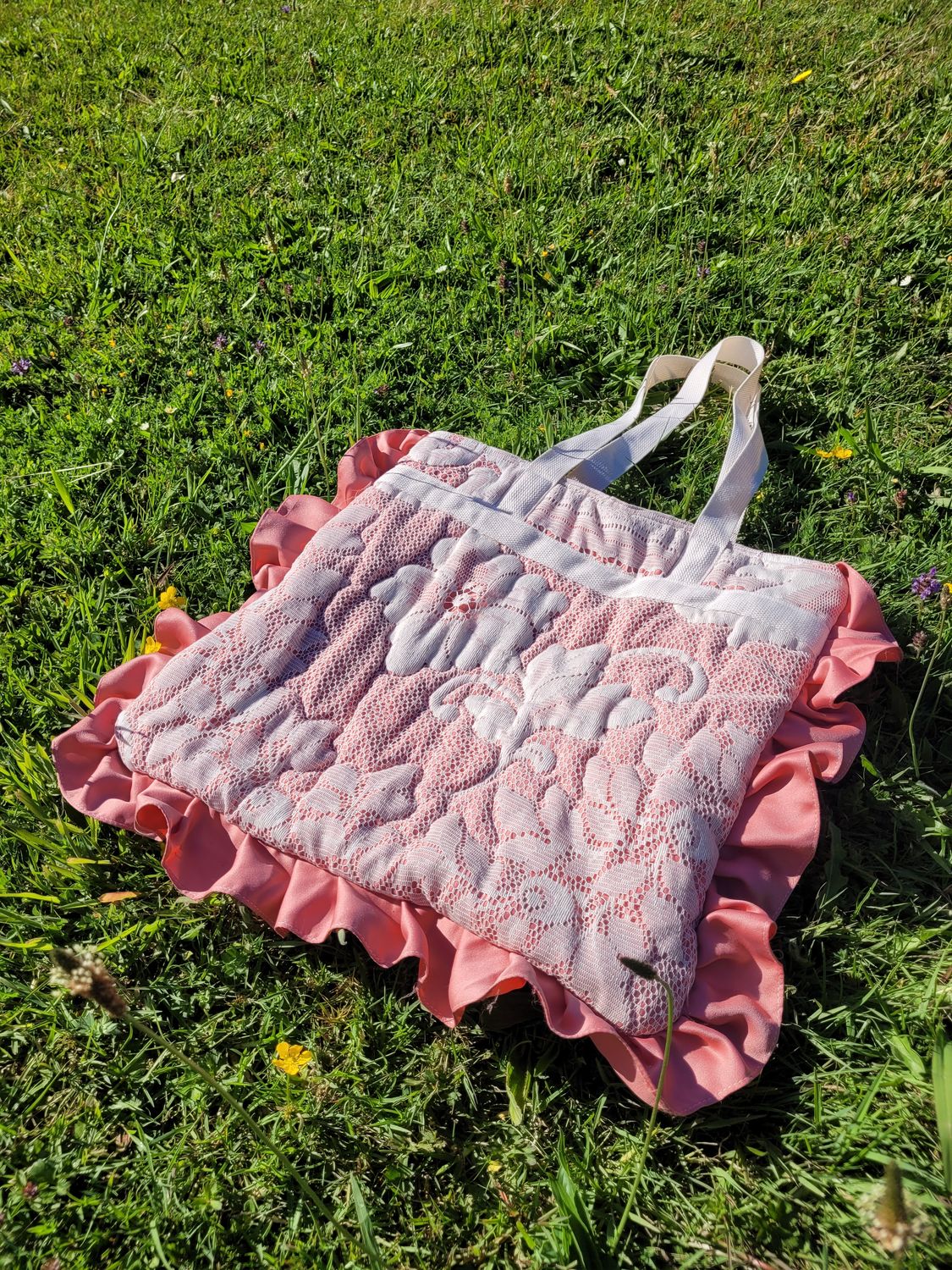 VINTAGE QUILTED OVERSIZED RUFFLE TOTE