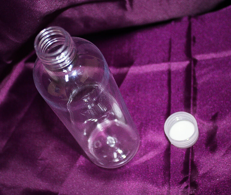 Cylindrical 250 mL Pet Bottle with Screw Type Cover and PE Liner