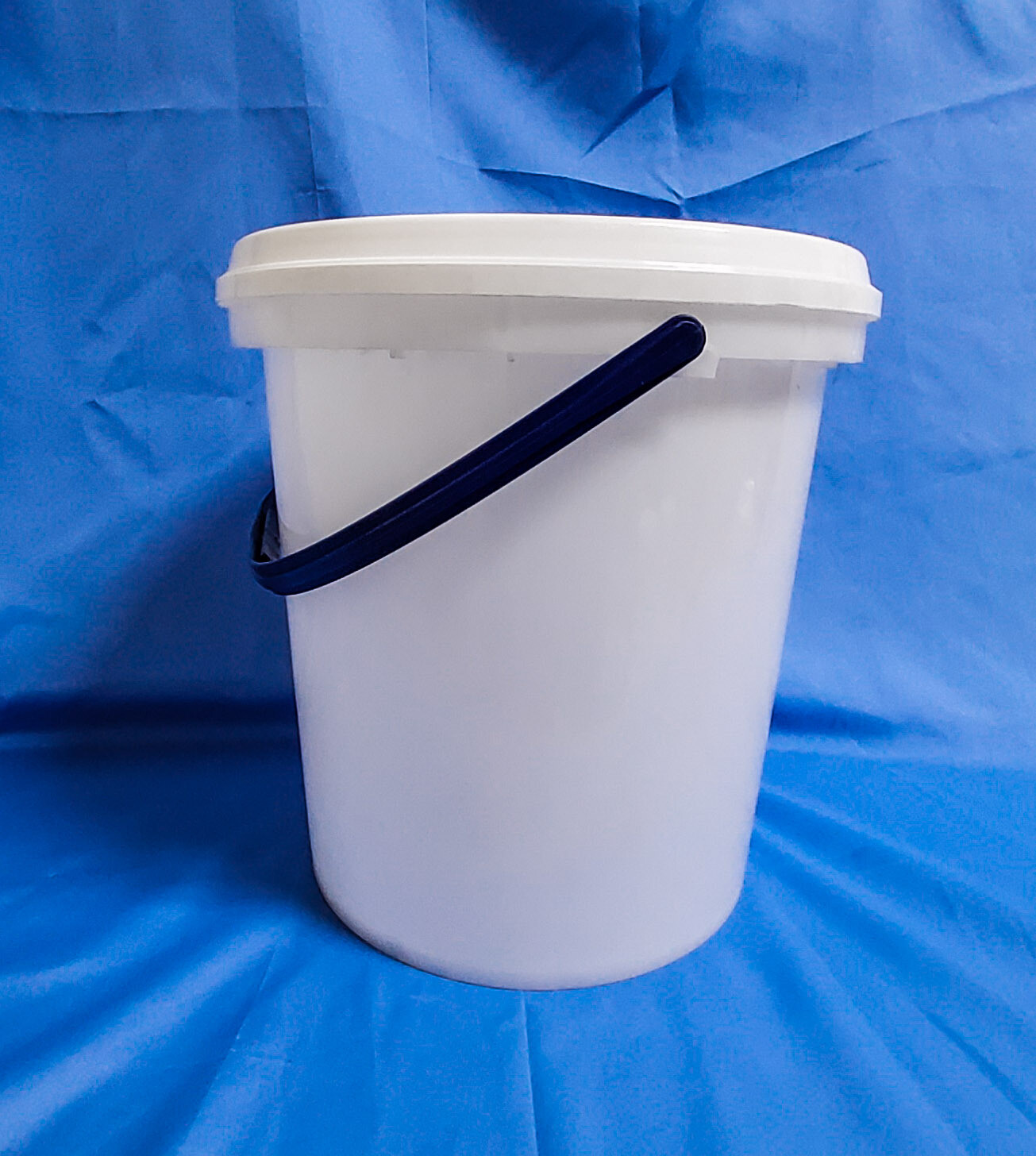 Round White Pail and Blue Handle with Tamper Proof Seal Lid 14.5 Liters