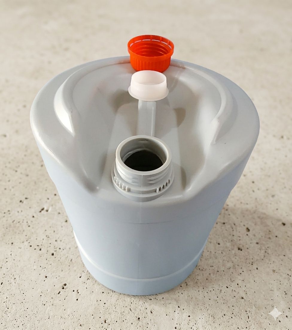 Heavy Duty Dirty White Pail for Liquid with Tamper Proof Red Cap and Plug 20 Liters Capacity