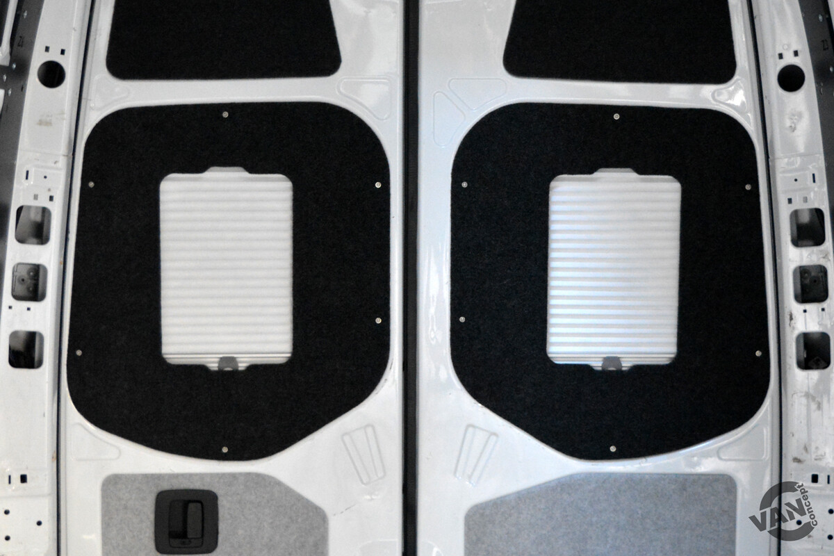 Rear Door Window Integrated Blind - Mercedes Sprinter (1018 onwards)