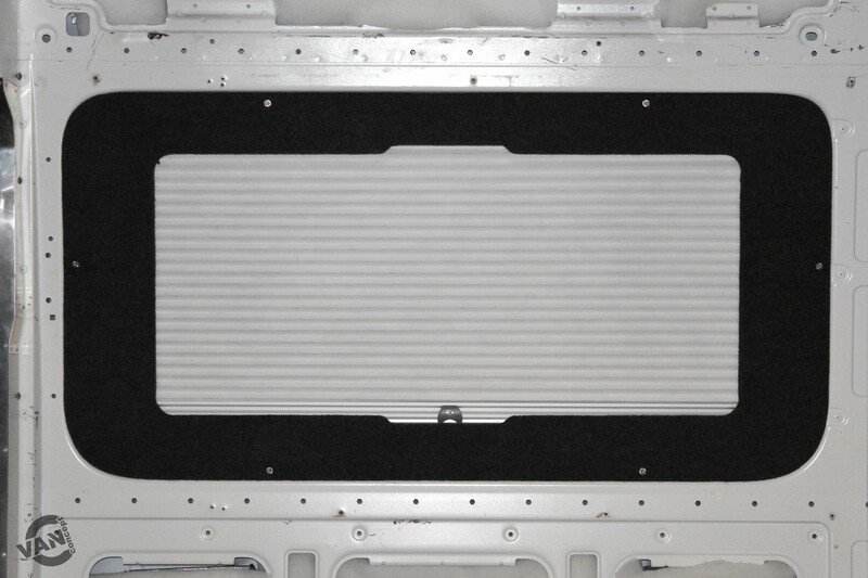 Side Front Window Integrated Blind - VW Crafter &#39;17-/MAN TGE &#39;17-