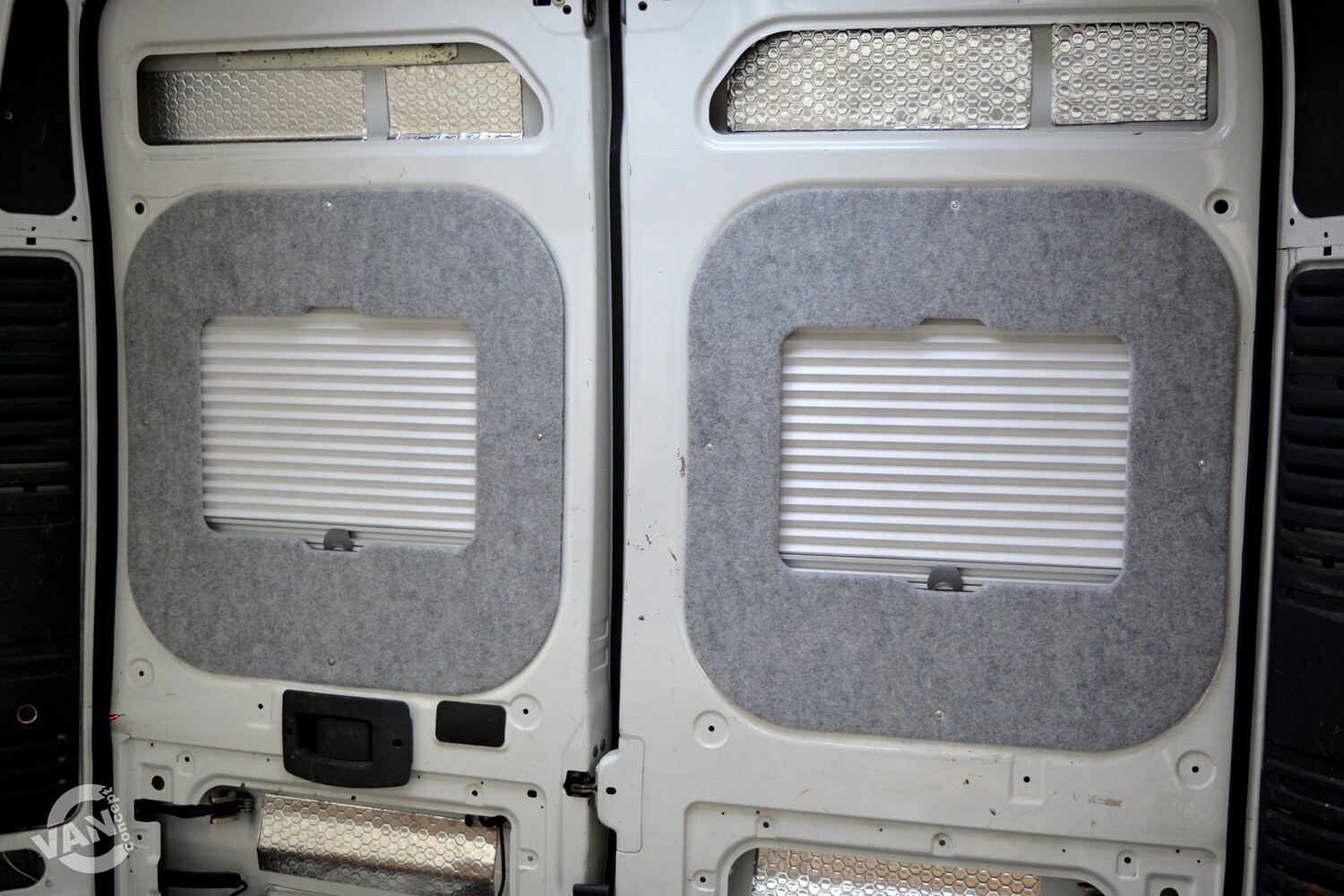 Rear Door Window Integrated Blind - Citroen Relay/Fiat Ducato/Peugeot Boxer (2006 onwards)