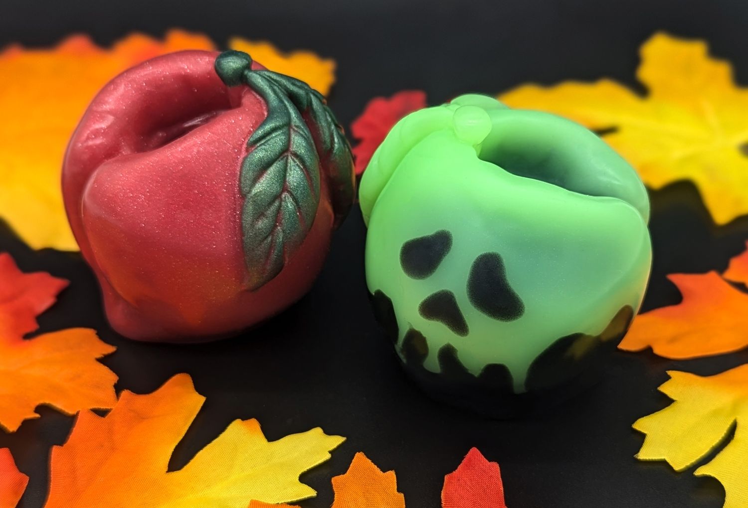 Spooky Apples - Peach Pit Mini Pen