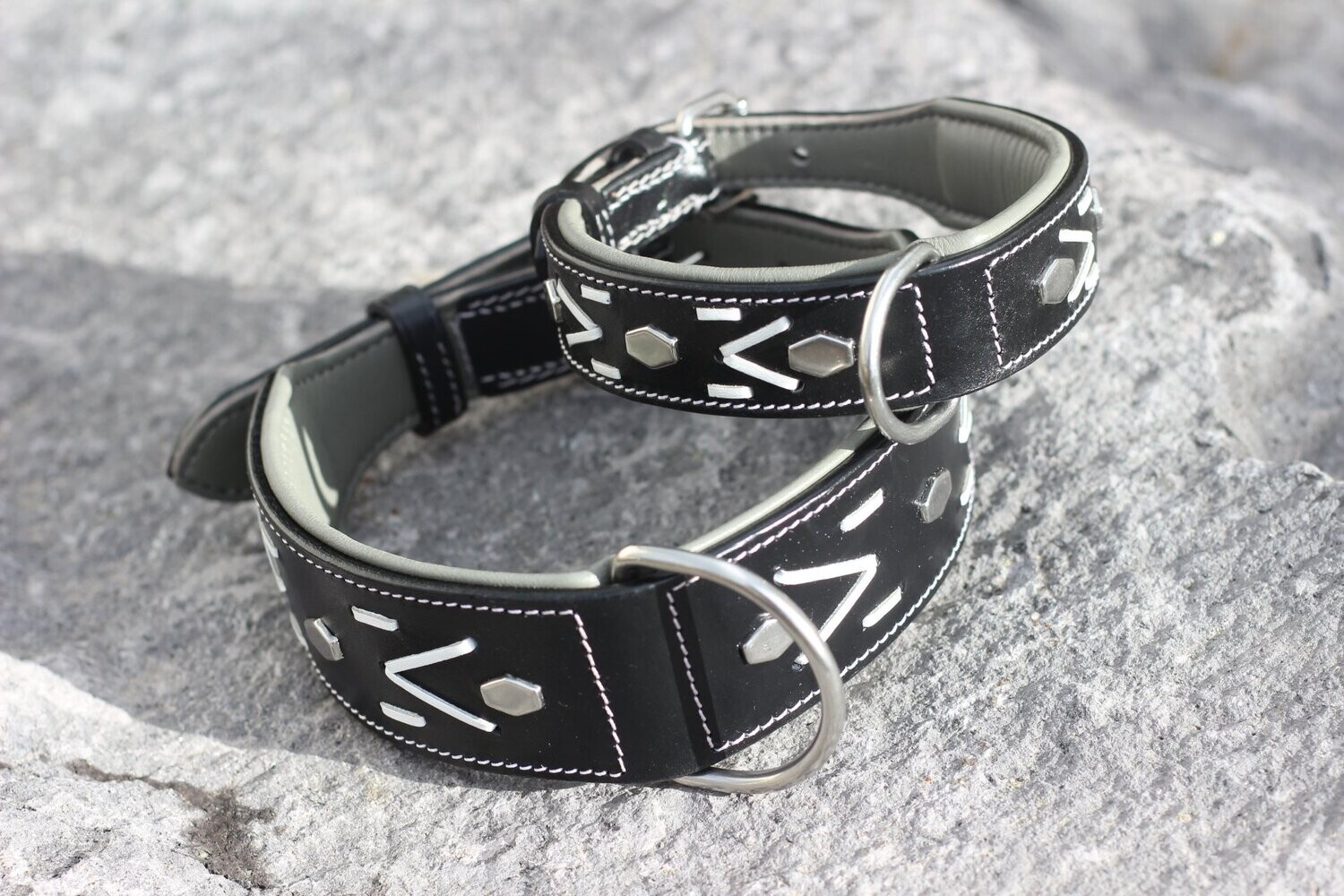 SALE ** - 25%  Halsband  schwarz mit weissen Lederflechtungen