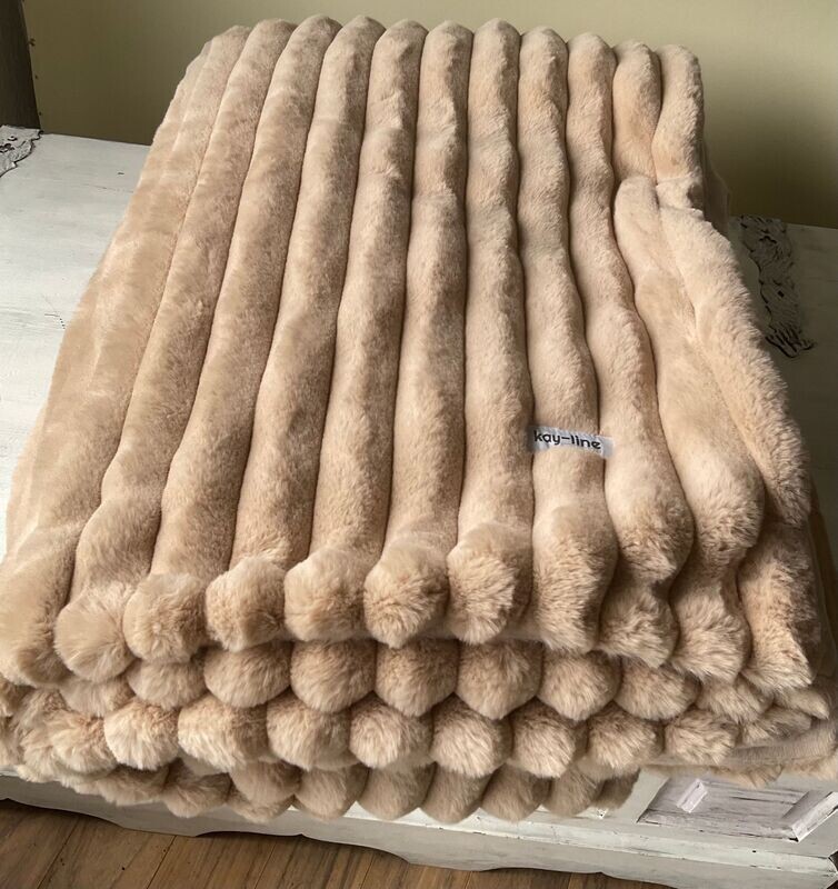 Luxusdecke Camel / beige 155 x 100 cm Luxusdecke Camel / beige 155 x 100 cm