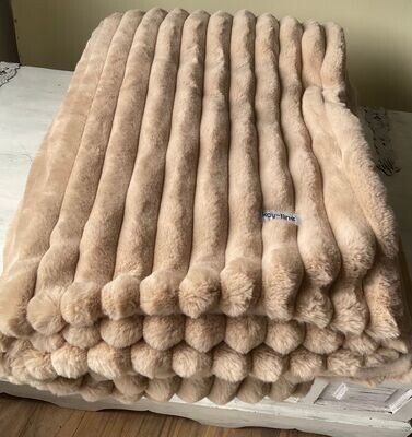 Luxusdecke Camel / beige 155 x 100 cm Luxusdecke Camel / beige 155 x 100 cm