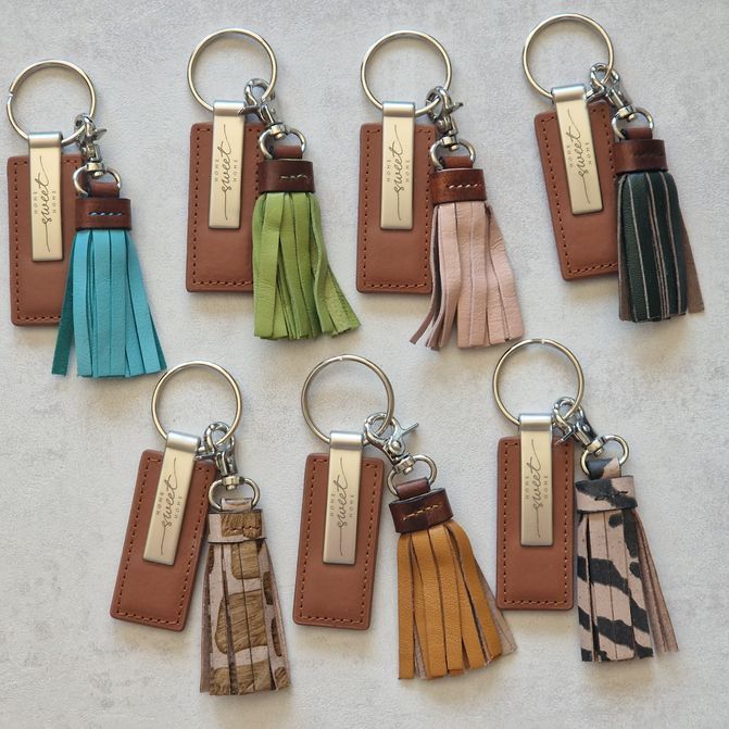 Kay-line Schlüsselanhänger mit trendy Leder quasten verschiedenster clouer Kay-line Schlüsselanhänger mit trendy Leder quasten verschiedenster clouer
