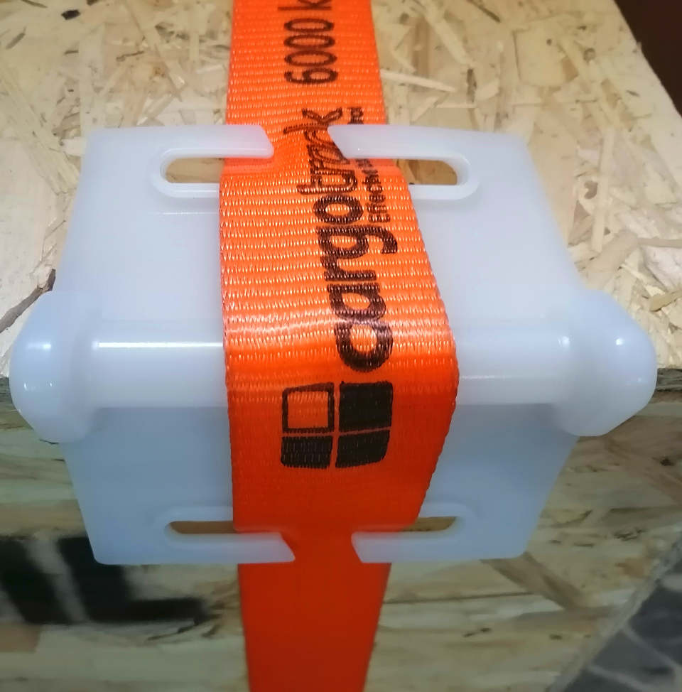 Ángulo cantonera de protección PVC para cinta de amarre de 50 mm