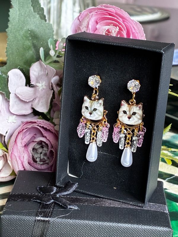 Cat Face Dangle Earrings with Green Leaves &amp; Pearl Drop