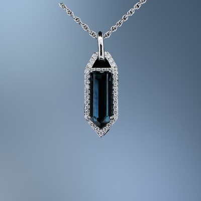 14KT WHITE GOLD PENDANT & CHAIN FEATURING A BLUE TOPAZ TOTALING 2.95 CTS AND 37 ROUND BRILLIANT CUT DIAMONDS TOTALING 0.17CTS
