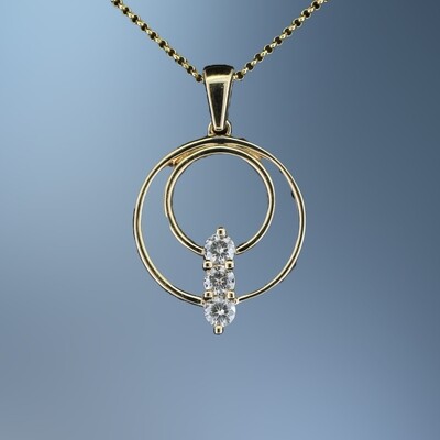 14KT YELLOW GOLD DIAMOND PENDANT FEATURING 3 ROUND BRILLIANT CUT DIAMONDS TOTALING 0.33 CTS