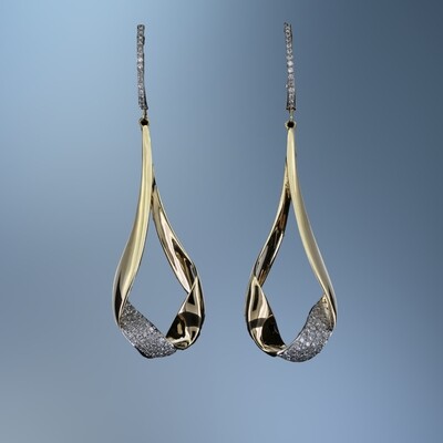 14KT YELLOW GOLD DIAMOND DROP EARRINGS FEATURING 100 ROUND BRILLIANT CUT DIAMONDS TOTALING 0.33 CTS