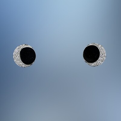 14KT WHITE GOLD DIAMOND BUTTON EARRINGS FEATURING 22 ROUND BRILLIANT DIAMONDS TOTALING 0.09 CTS