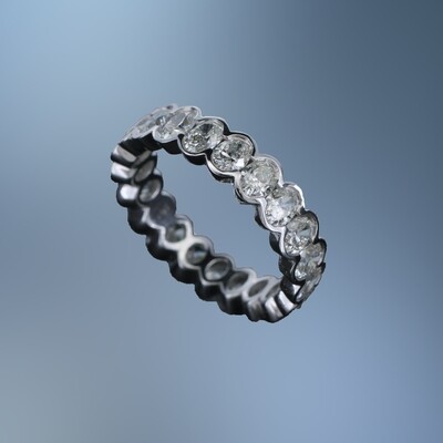 18KT WHITE GOLD ETERNITY RING FEATURING 21 OVAL DIAMONDS TOTALING 3.15 CTS SIZE 6.5