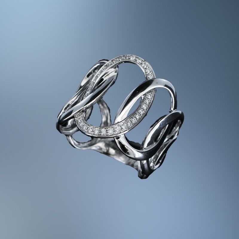 14KT WHITE GOLD DIAMOND FASHION RING FEATURING  32 ROUND BRILLIANT CUT DIAMONDS TOTALING 0.16 CTS