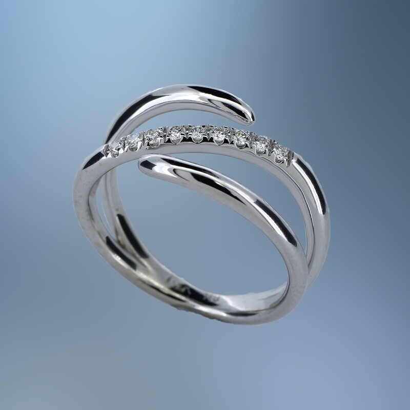 14KT WHITE GOLD DIAMOND FASHION RING FEATURING 9 ROUND BRILLIANT DIAMONDS TOTALING .14 CTS
