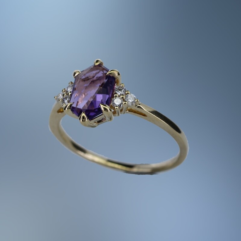 14KT YELLOW GOLD LADY'S RING FEATURING ONE FANTASY CUT AMETHYST TOTALING 1.09 CTS AND 6 ROUND BRILLIANT CUT DIAMONDS TOTALING .12 CTS.