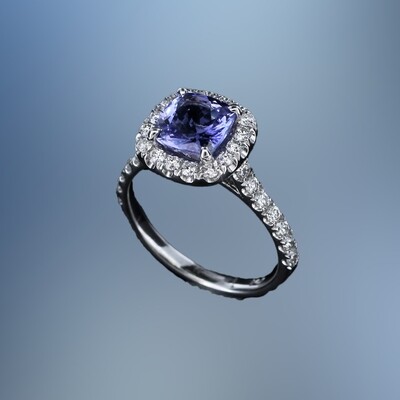 14KT WHITE GOLD RING FEATURING 1 TANZANITE TOTALING 1.36 CTS AND 30 ROUND BRILLIANT CUT DIAMONDS TOTALING 0.58 CTS