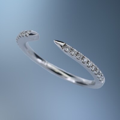 14KT WHITE GOLD DIAMOND WEDDING BAND FEATURING 18 ROUND BRILLIANT DIAMONDS TOTALING .16 CTS
