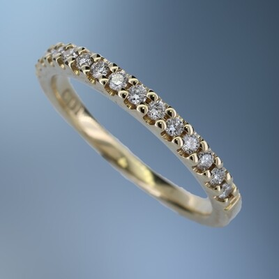 14KT YELLOW GOLD DIAMOND WEDDING BAND FEATURING 15 ROUND BRILLIANT CUT DIAMONDS TOTALING .28 CTS