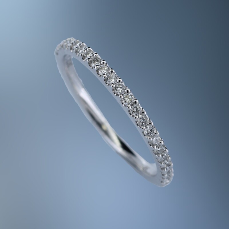 14KT WHITE GOLD DIAMOND WEDDING BAND