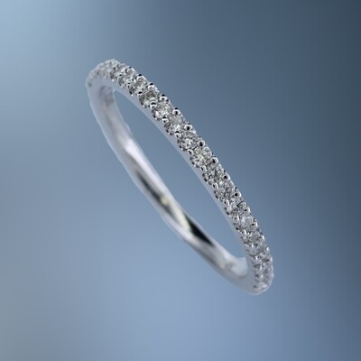 14KT WHITE GOLD DIAMOND WEDDING BAND FEATURING 23 ROUND BRILLIANT CUT DIAMONDS TOTALING 0.23 CTS