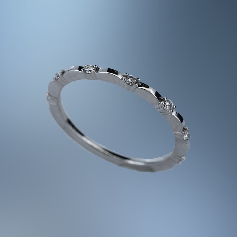 14KT WHITE GOLD LADY'S DIAMOND WEDDING BAND