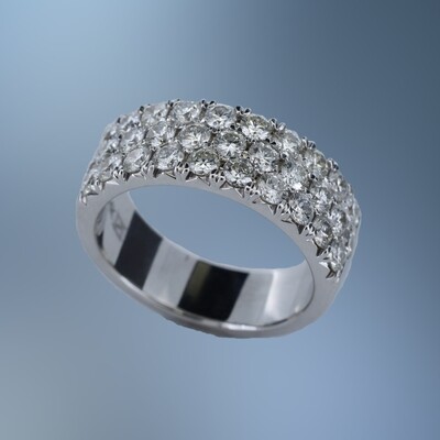 ​14KT WHITE GOLD DIAMOND ANNIVERSARY BAND FEATURING 31 ROUND BRILLIANT CUT DIAMONDS TOTALING 1.77 CTS