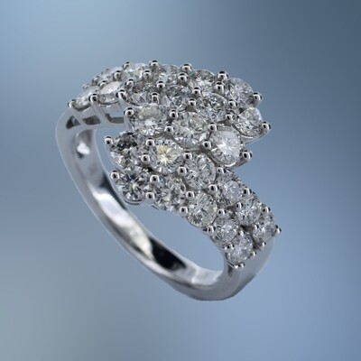 14KT WHITE GOLD DIAMOND FASHION RING FEATURING 25 ROUND BRILLIANT CUT DIAMONDS TOTALING 2.30 CTS