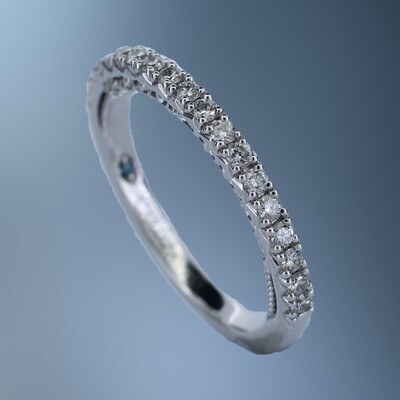 14KT WHITE GOLD DIAMOND WEDDING BAND FEATURING 20 ROUND BRILLIANT CUT DIAMONDS TOTALING 0.33 CTS
