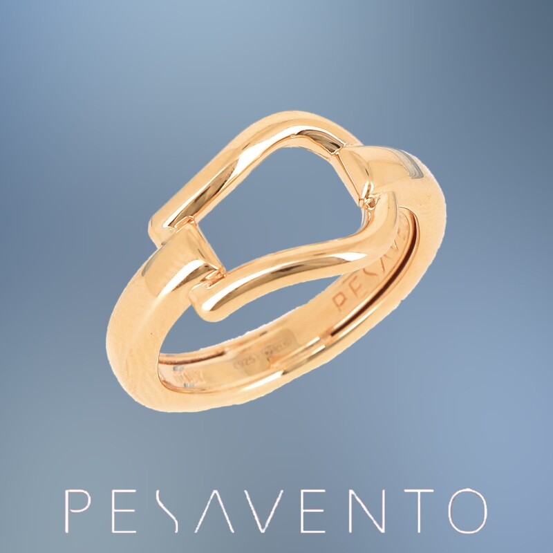 ONE STERLING SILVER/18KT YELLOW GOLD VERMEIL BUCKLE RING, WITH ADJUSTABLE SHANK