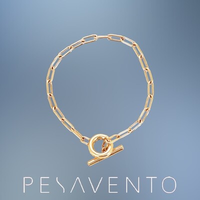 ONE STERLING SILVER/18KT VERMEIL PAPERCLIP CHAIN BRACELET WITH A TOGGLE CLASP, 7.5" IN LENGTH