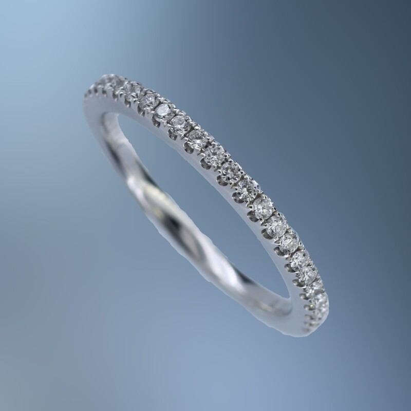 14KT WHITE GOLD  DIAMOND WEDDING BAND FEATURING 24 ROUND BRILLIANT CUT DIAMONDS TOTALING 0.23 CTS