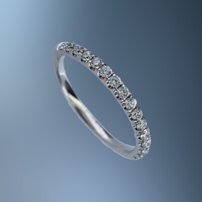 14KT WHITE GOLD DIAMOND WEDDING BAND FEATURING 16 ROUND BRILLIANT DIAMONDS TOTALING 0.35 CTS
