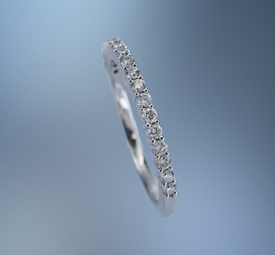 14KT WHITE GOLD DIAMOND WEDDING BAND FEATURING 18 ROUND BRILLIANT CUT DIAMONDS TOTALING 0.30 CTS