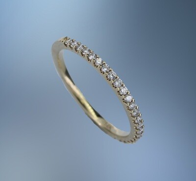 14KT YELLOW GOLD DIAMOND WEDDING BAND FEATURING 23 ROUND BRILLIANT CUT DIAMONDS TOTALING 0.23 CTS